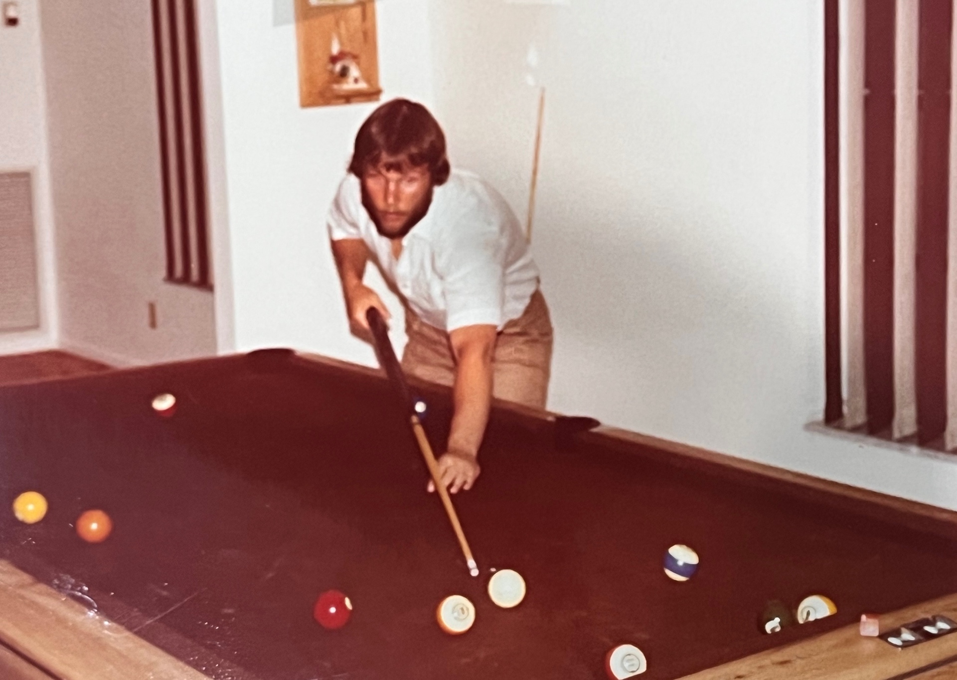 The pool hustler at work — Richard lining up the shot, dead-serious eyes, the kind of focus only felt cash on the rail could buy
