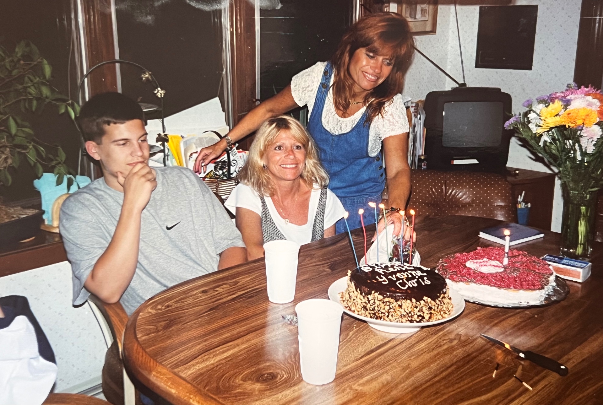 Richard · Yvonne · Chris — one cake, three names in icing. A Bladis birthday where nobody got left out